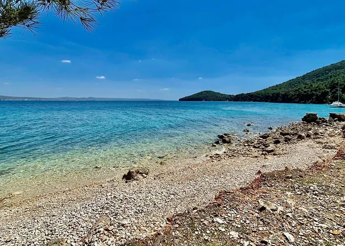 Дом отдыха Secluded House - Ugljan - 23713 *